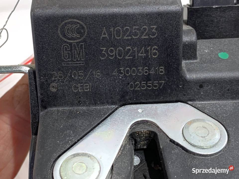 ZAMEK KLAPY TYŁ OPEL CORSA E Hatchback 39021416