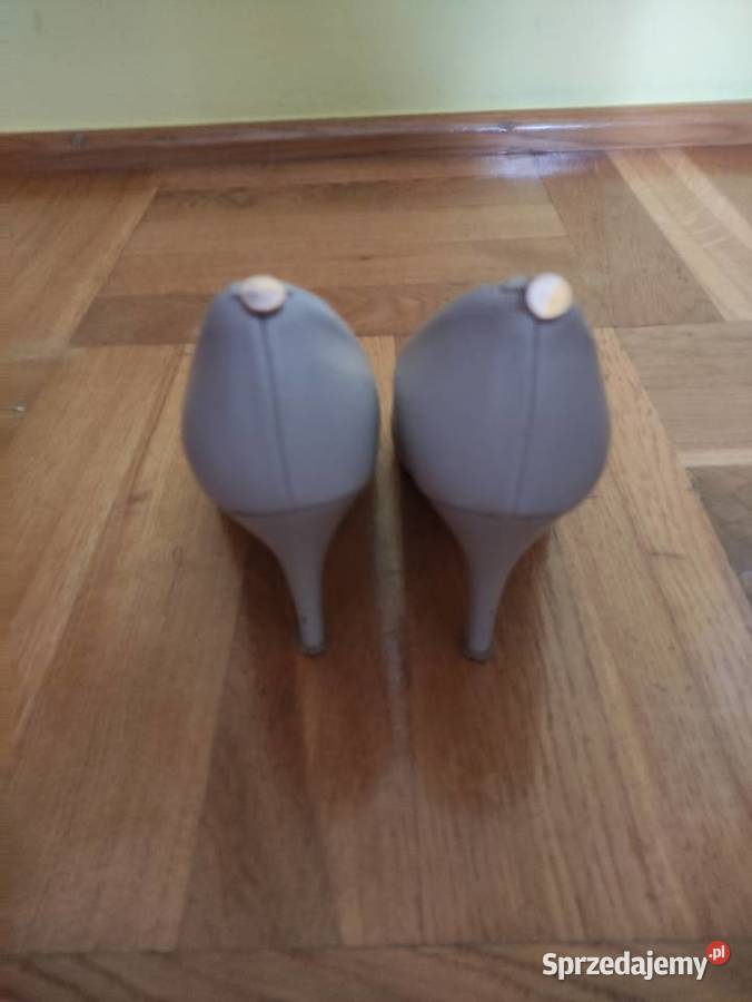 Sprzedam skórzane szpilki w kolorze beżowym mazowieckie Przasnysz sprzedam