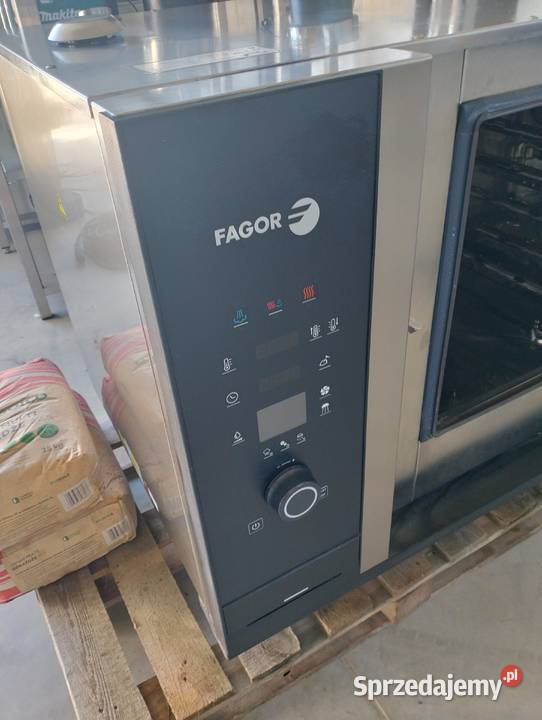 Piec konwekcyjnoparowy elektryczny z panelem Gastronomia
