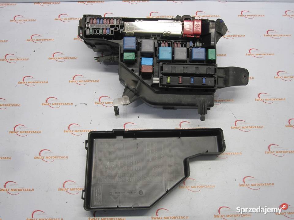 TOYOTA PRIUS XW20 06r skrzynka bezpieczników osobowe