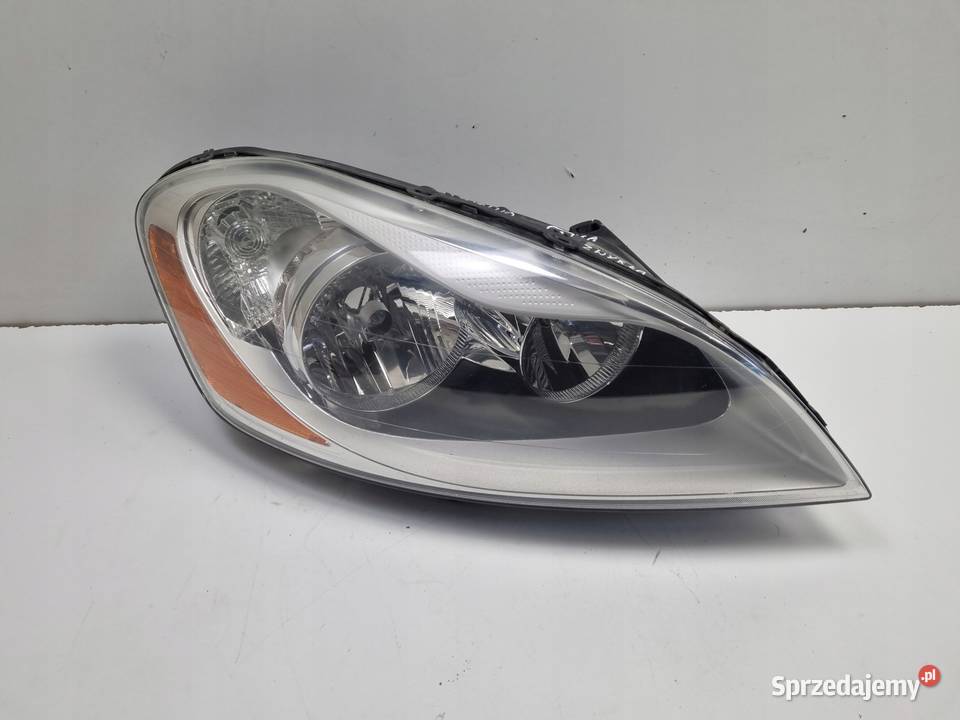 Volvo XC60 0817r PRZEDNIA LAMPA PRAWA PRAWY lubelskie Janów sprzedam