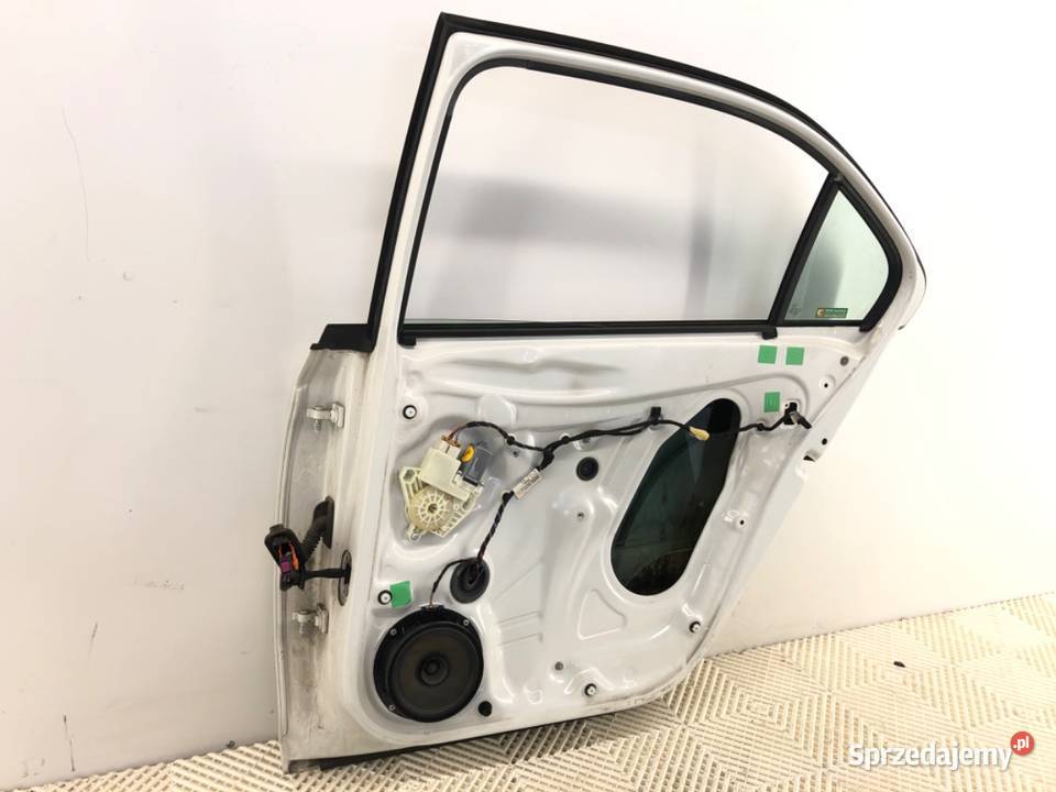 DRZWI PRAWY TYŁ SKODA RAPID Hatchback BIAŁY osobowe