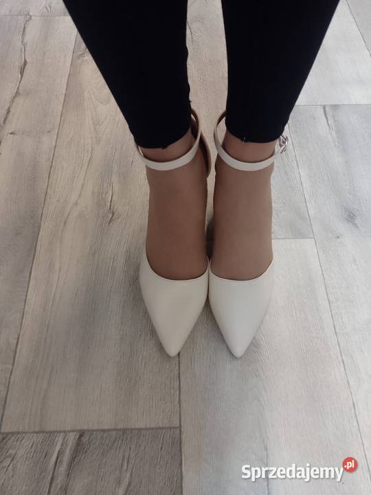 43 Beżowe czółenka wieczorowe z zapięciem NOWE Kraków sprzedam