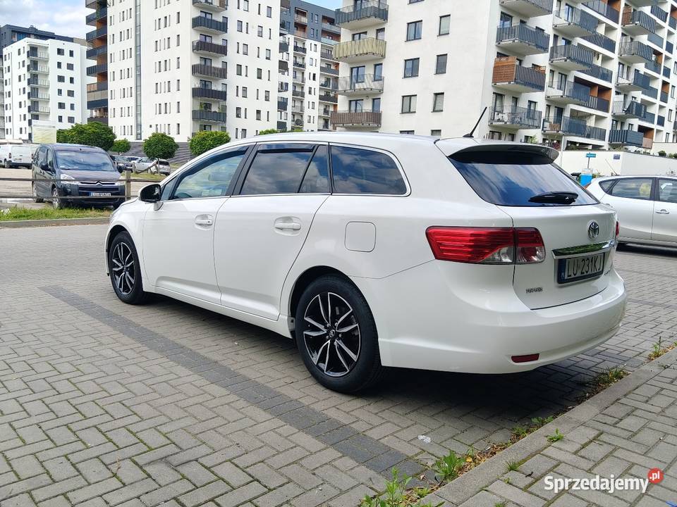 Toyota Avensis t27 benzyna Polski salon zadbana światła do jazdy dziennej Avensis Lublin