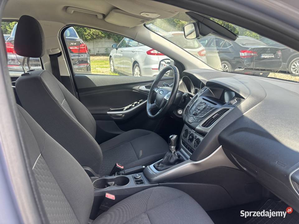Ford Focus szary Focus Samochody osobowe Paniówki
