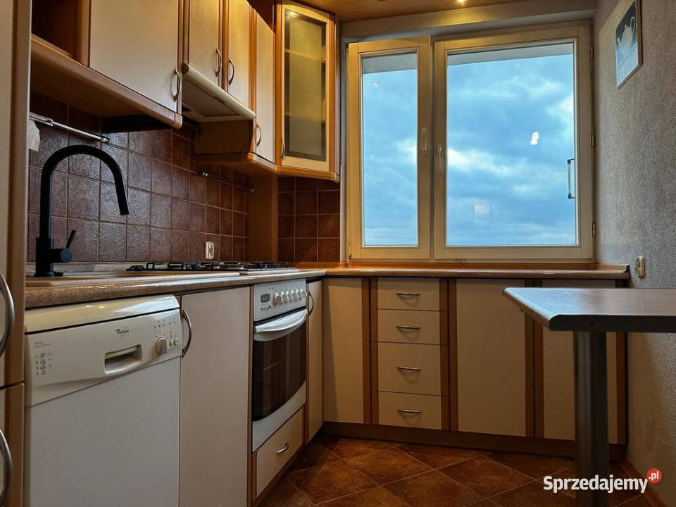 Na sprzedaż mieszkanie 675 m2 do odświeżenia Piotrków Trybunalski