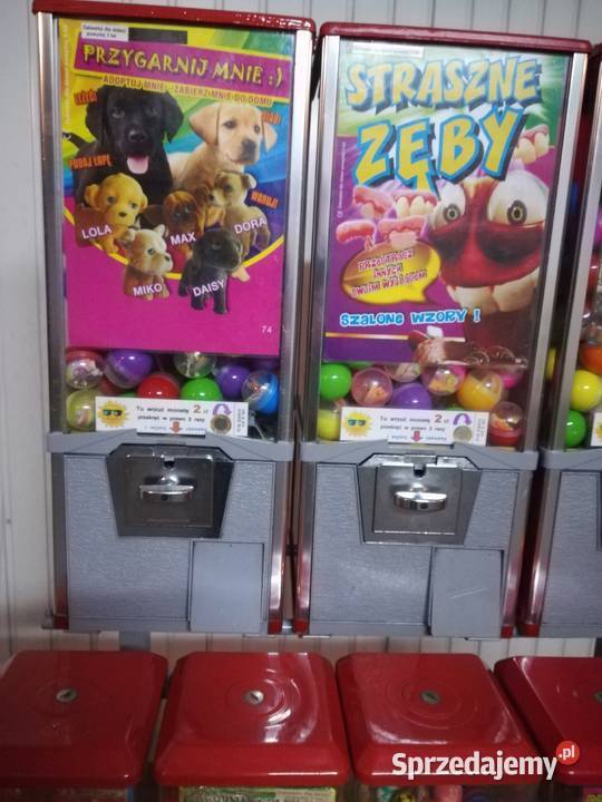 Automat sprzedający zabawki pamiątki w kapsułach Kołobrzeg