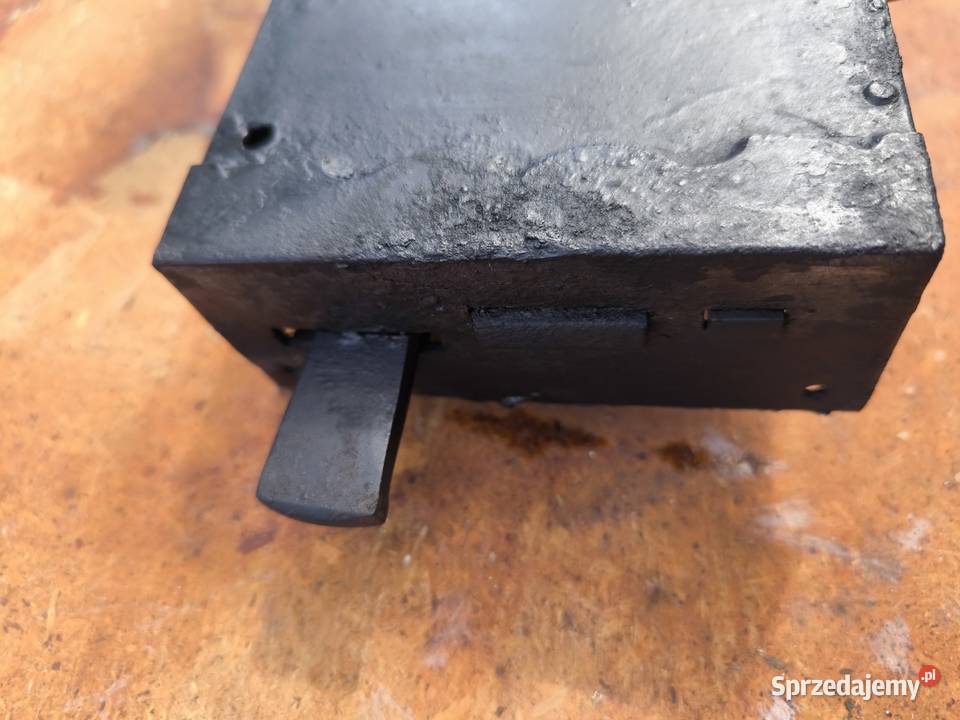 Zabytkowy zamek puszkowy z oryginalnym kluczem Radomsko