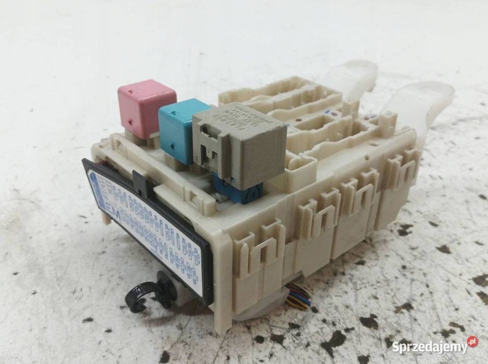 SKRZYNKA BEZPIECZNIKÓW 8273002150A 02117J16 osobowe