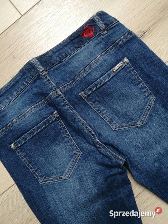 Damskie spodnie jeans z haftami róż nowe Dębica