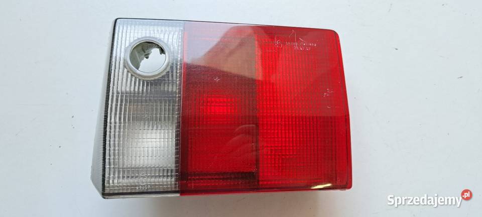Lampa tylna wewnętrzna prawa 8A9945094 Audi 80