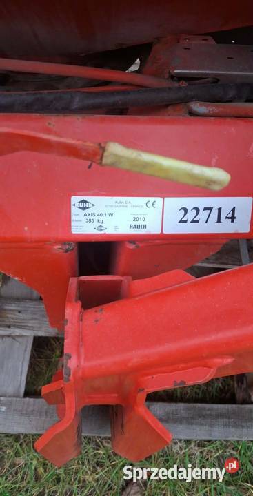 Rozsiewacz nawozu marki Kuhn Łańcut