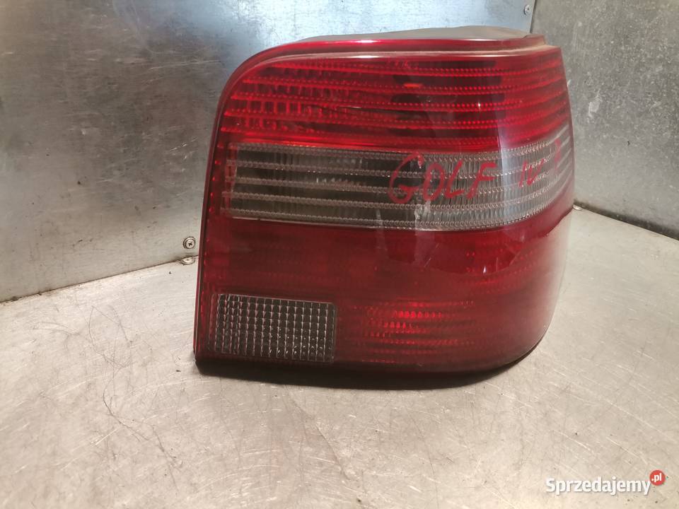 VW GOLF 4 LAMPA PRAWA TYLNA