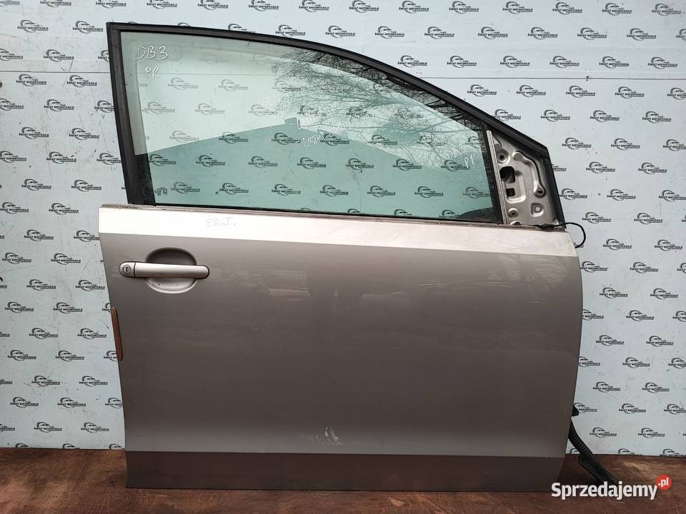 VOLKSWAGEN UP 15r drzwi prawe przód 140 mikronów Kielce