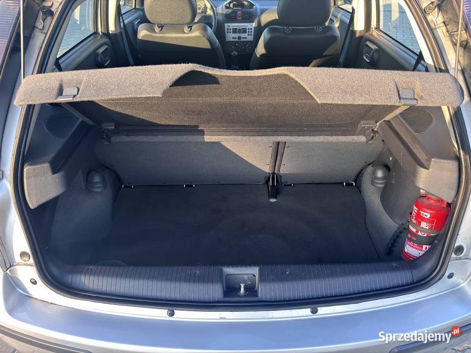 OPEL CORSA C 2006 srebrny Dębica