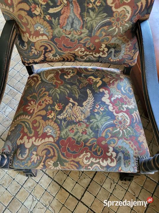 Antyczny stół z dwoma fotelami sprzedam