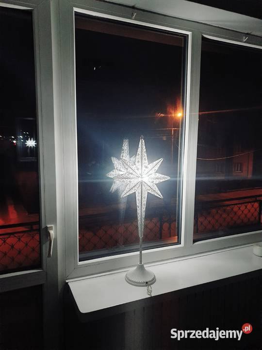 Lampa ozdoba cała z metalu wysoka biała Żuromin