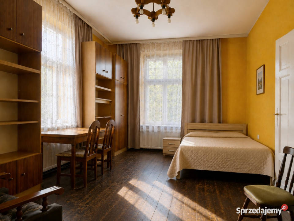 Przedwojenny dom z działką 1800 m w centrum Czernica sprzedam
