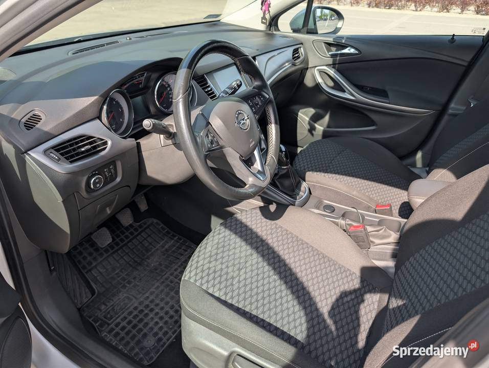 Opel Astra Sports Tourer 16 CDTI 136 SS garażowany Warszawa sprzedam