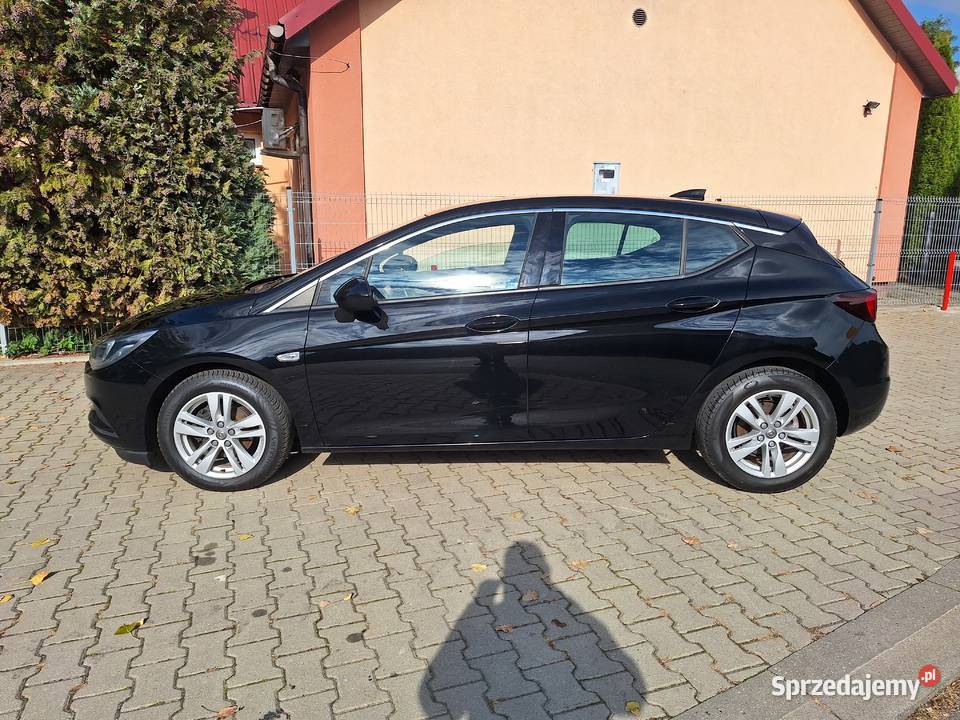 SPROWADZONYSERWISOWANYNAVIGACJAASYSTENT PASA Hatchback sprzedam