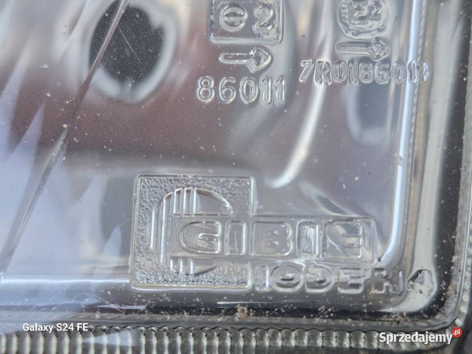 Peugeot 405 oryginalny lewy reflektor CIBIE Białystok