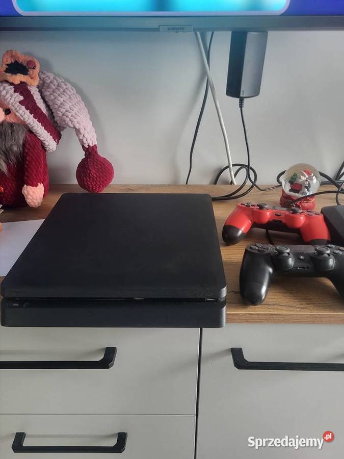 Sprzefam konsolę 4 Pozostałe Zalesna