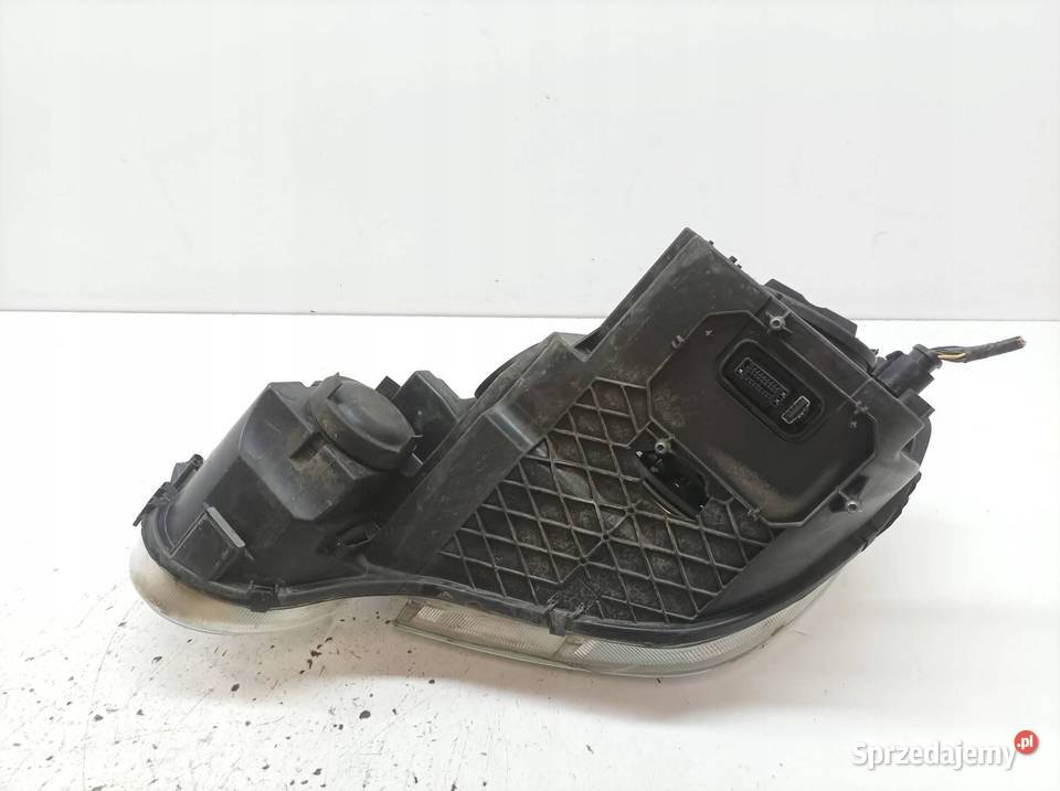 LAMPA PRZÓD PRAWA XENON EUROPA USZKODZONA osobowe