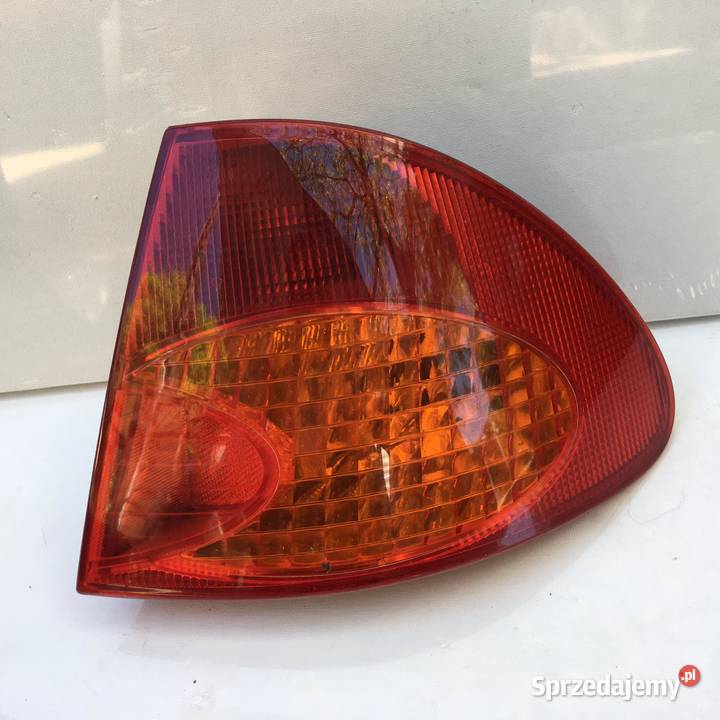 TOYOTA AVENSIS T22 PRAWA LAMPA TYŁ KOMBI Lampy tylne Ostroróg