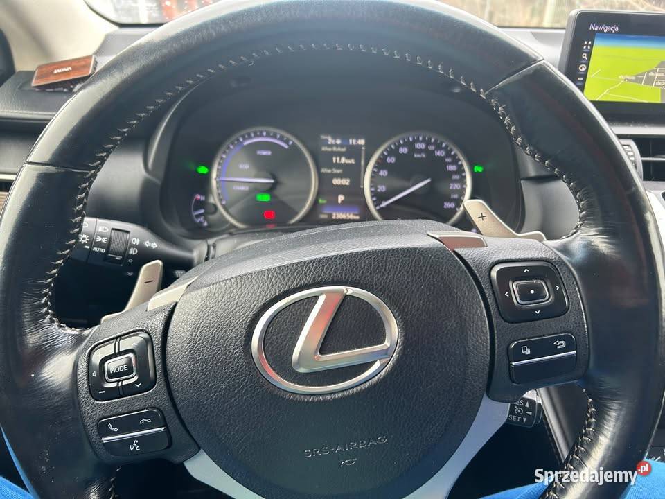 LEXUS NX 300h AWD Salon nieuszkodzony