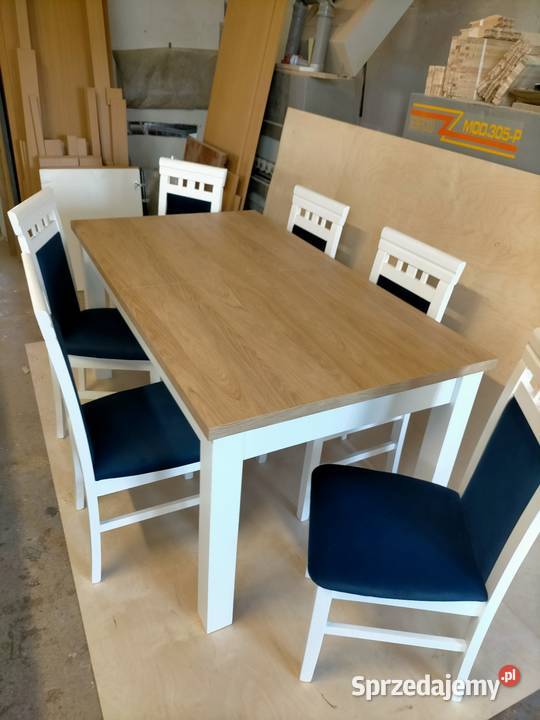 Stół i krzesła. Zestaw stół z krzesłami
