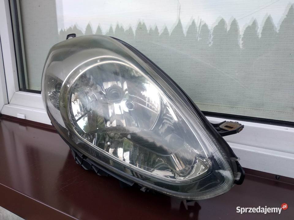 Fiat Punto Evo lampa przednia prawa reflektor Sieradz