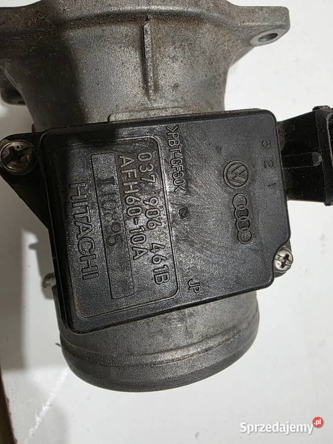 Przepływomierz powietrza Audi a4b5 037906461B osobowe Iława