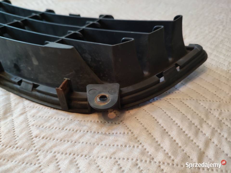 Grill atrapa kratka przód Suzuki Kizashi osobowe Atrapy Busko-Zdrój