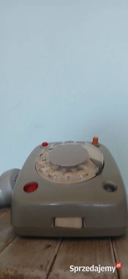 Stary telefon stacjonarny z PRL u Kraków