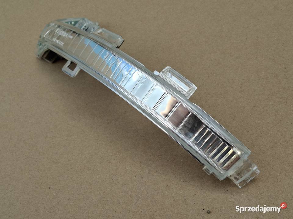 VW PASSAT B8 ARTEON GOLF KIERUNKOWSKAZ LUSTERKA Bieleń