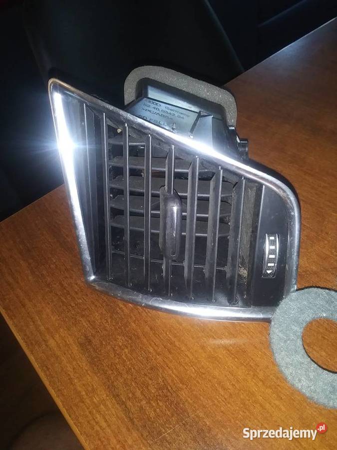 Audi Q5 Kratka nawiewu konsoli LEWA Lubin sprzedam