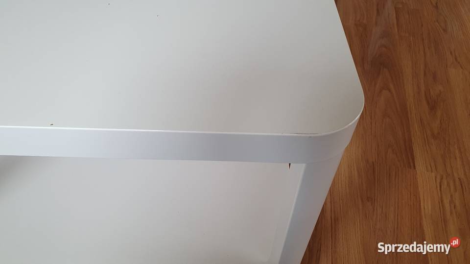 Biały stolik na kółkach Tingby Gnieżdżewo