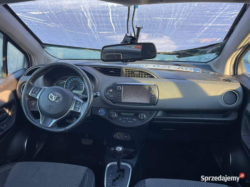 TOYOTA Yaris III 12 100 Hybride Cacharel DV170 Hatchback Rzeszów