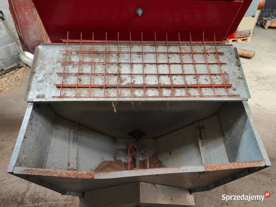 Mieszalnik pasz młyn ssąco tłoczący Rivakka Szołtany