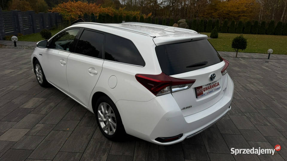 Toyota Auris 18 hybrid ledy Navi asystenci Sewis 4/5 Gdańsk sprzedam