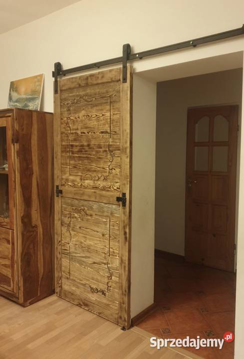 Drzwi przesuwne ze starych desek stare drewno deski rustykal