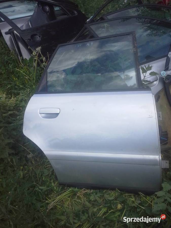 AUDI A4 B5 Lift kombi drzwi prawy tył LY7W Dębno