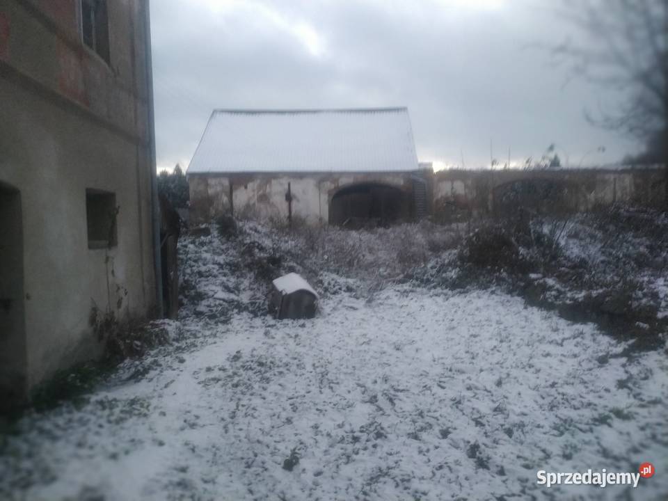 Dom plus stodoła i 2200 m2 Laski