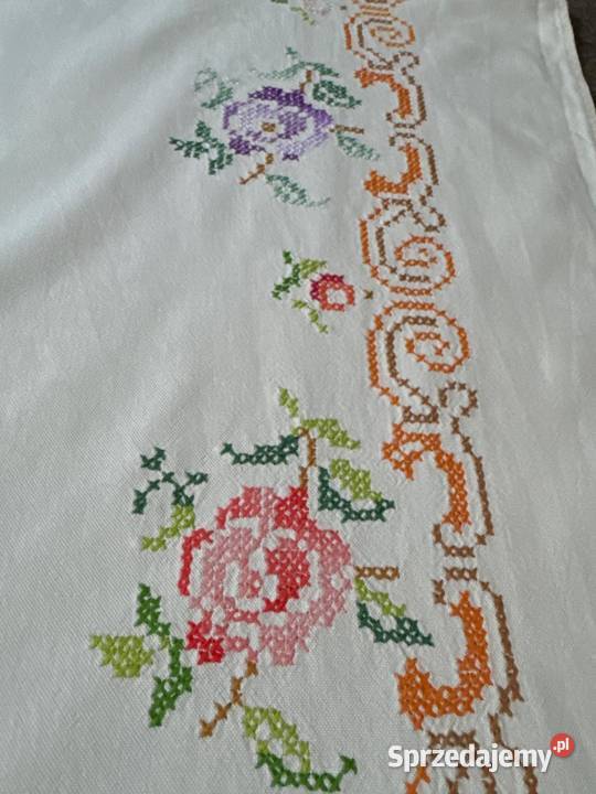 obrus ręcznie haftowany róże rękodzieło Zabrze