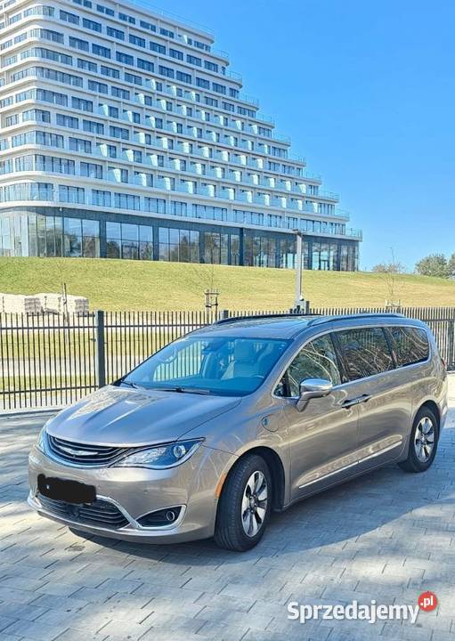 Chrysler Pacifica Hybryda dach panoramiczny Poznań