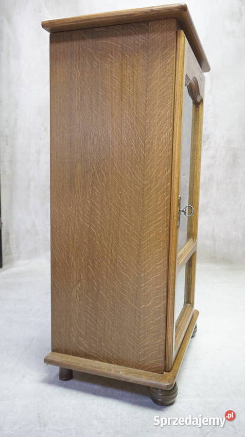 Mebel z drewna dębowego i płyty meblowej