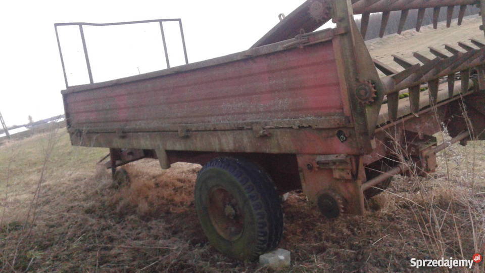 Jednoosiowy rozrzutnik obornika 35t Agromet uszkodzony Lidzbark