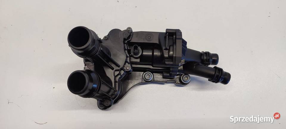 VW TIGUAN II OBUDOWA TERMOSTATU 05L121111Q Układ chłodzenia