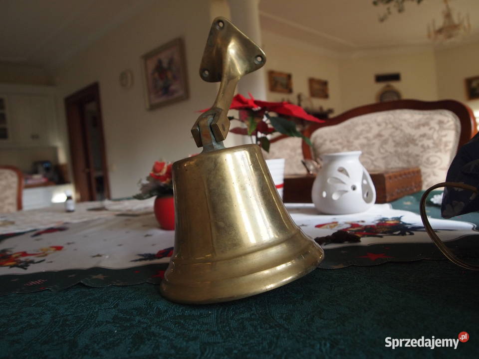 dzwon mosiężny marynarski odcienie żółtego Kołobrzeg