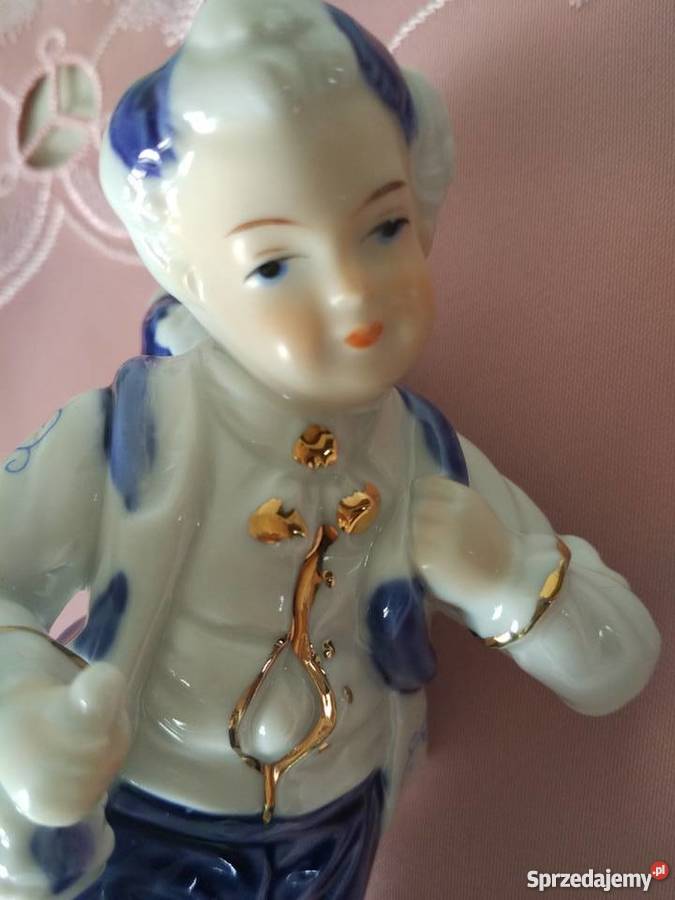 Figurka z porcelanychłopiec z winogronami małopolskie Ropa sprzedam